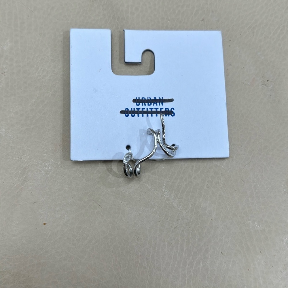 Urban Outfitters Silver Abstract Ear Cuff Earring - Picture 2 of 3